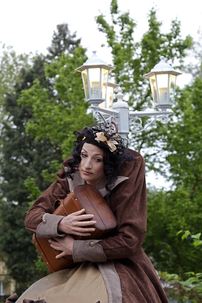 valkenburg living statue levend standbeeld evenement event festival festiviteit kunst art straatkunst streetart artiest beeld beeldhouwwerk